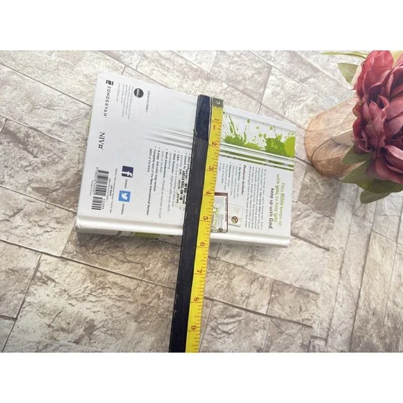 NEW Teen Study Bible-NIV by Zondervan - Picture 3 of 12